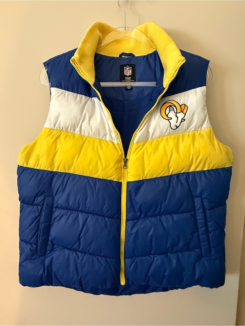 LA Rams Puffy Vest - Picture 3 of 7